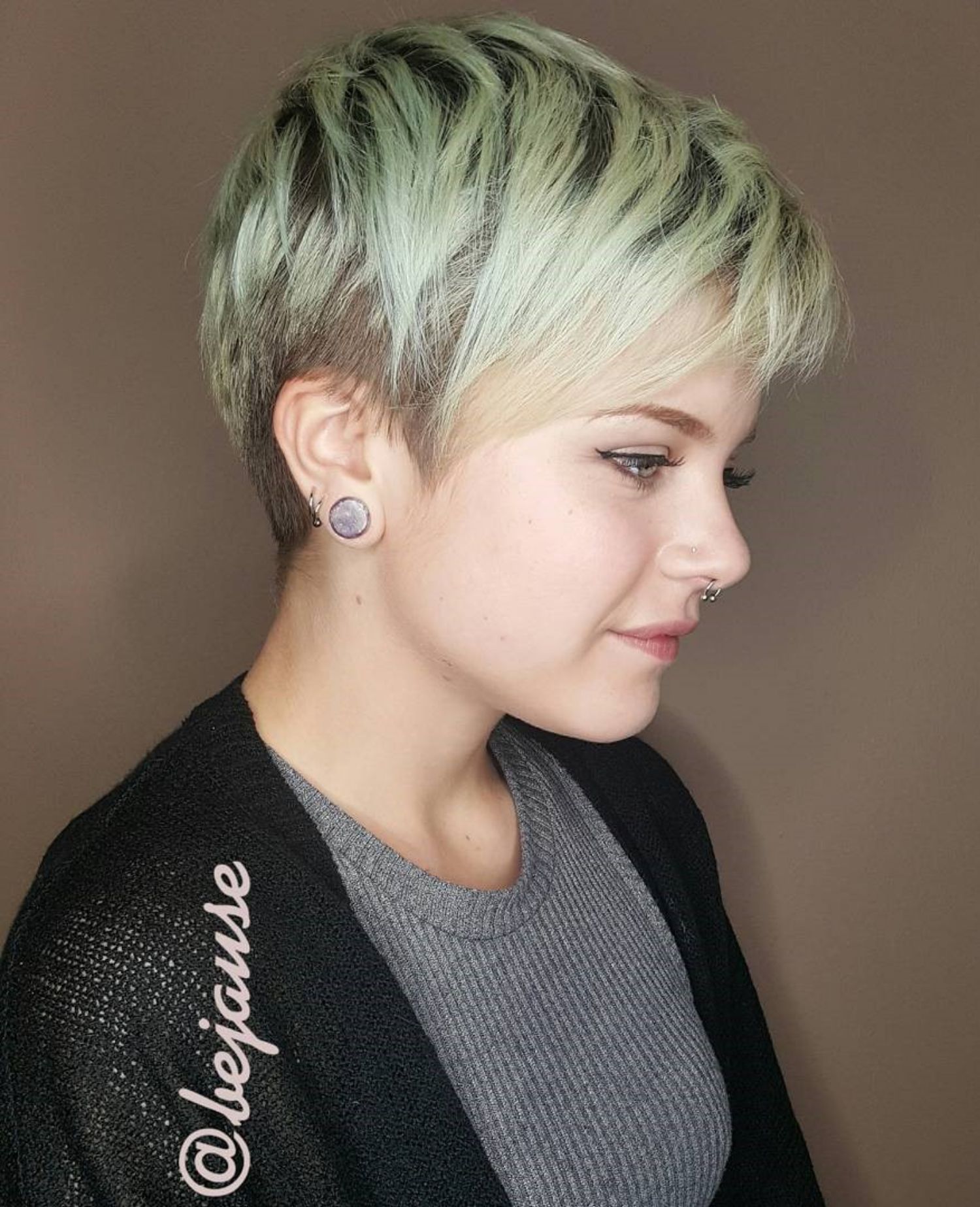 50 Cute Looks with Short Hairstyles for Round Faces (472 x 581 Pixel)