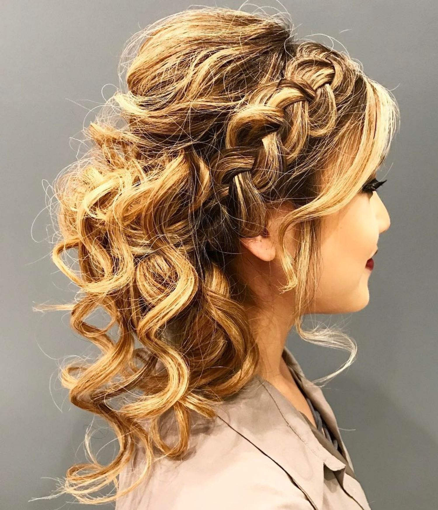 40 Creative Updos for Curly Hair (453 x 527 Pixel)