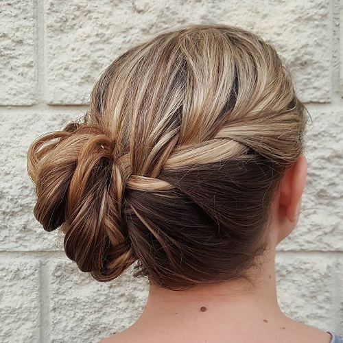 Side Updos, That Are in Trend: 40 Best Bun Hairstyles for 2021 (500 x 500 Pixel)