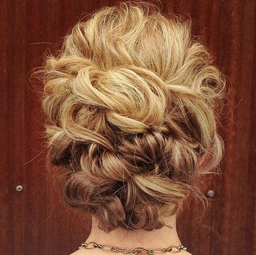 40 Creative Updos for Curly Hair (500 x 498 Pixel)