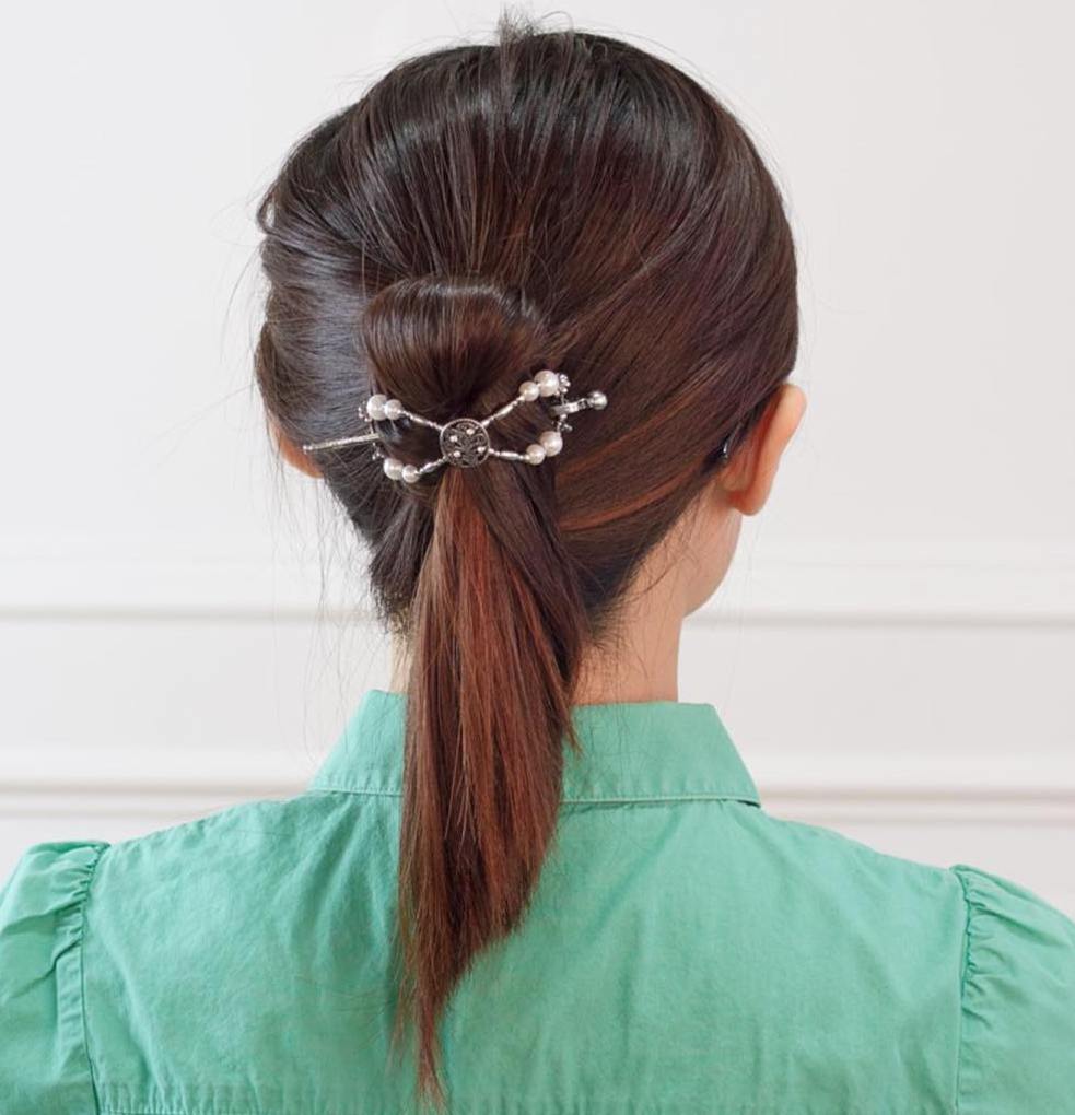 20 Cute and Easy Hairstyles for Work (500 x 625 Pixel)