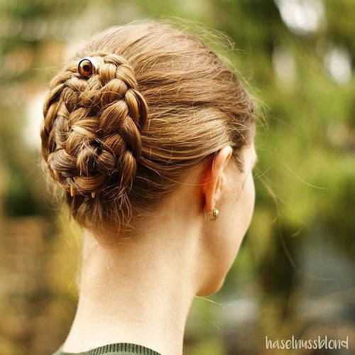 20 Cute and Easy Hairstyles for Work (500 x 500 Pixel)