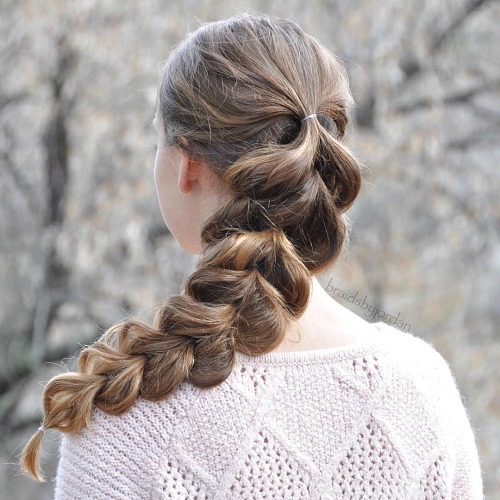 20 Cute and Easy Hairstyles for Greasy Hair That Hide Oily ... (500 x 500 Pixel)