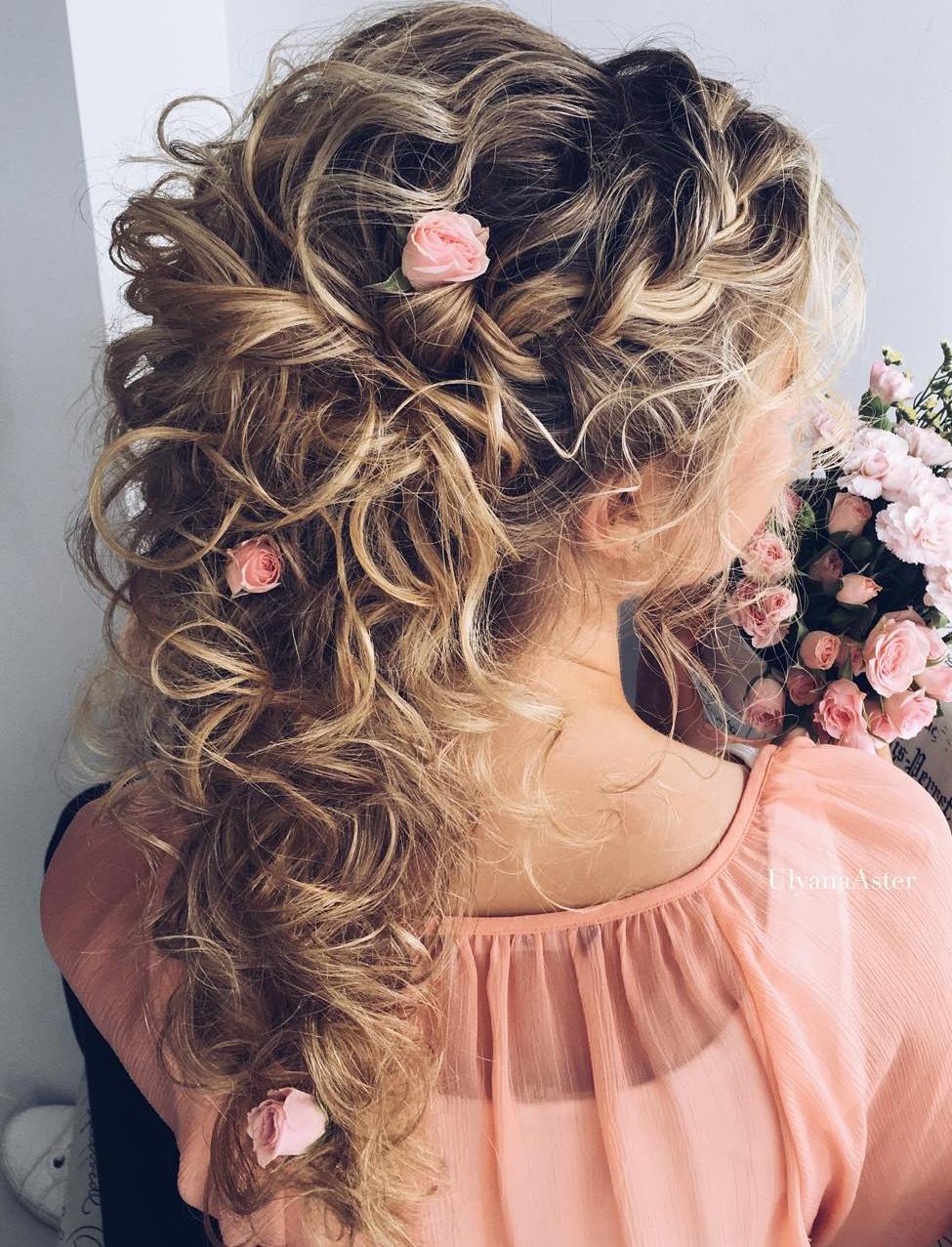 20 Soft and Sweet Wedding Hairstyles for Curly Hair 2021 (500 x 655 Pixel)