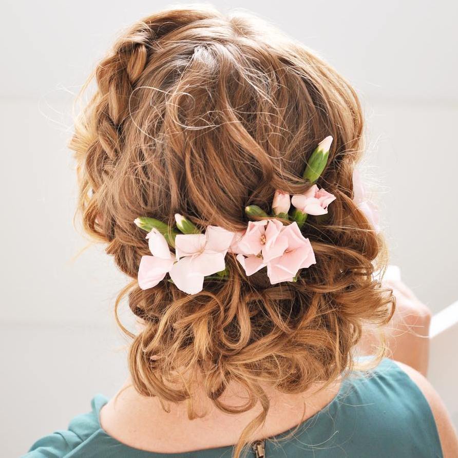 20 Soft and Sweet Wedding Hairstyles for Curly Hair 2021 (500 x 500 Pixel)