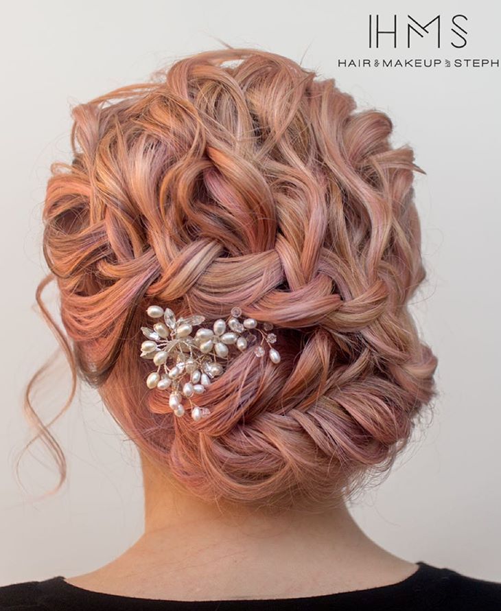 20 Soft and Sweet Wedding Hairstyles for Curly Hair 2021 (500 x 610 Pixel)