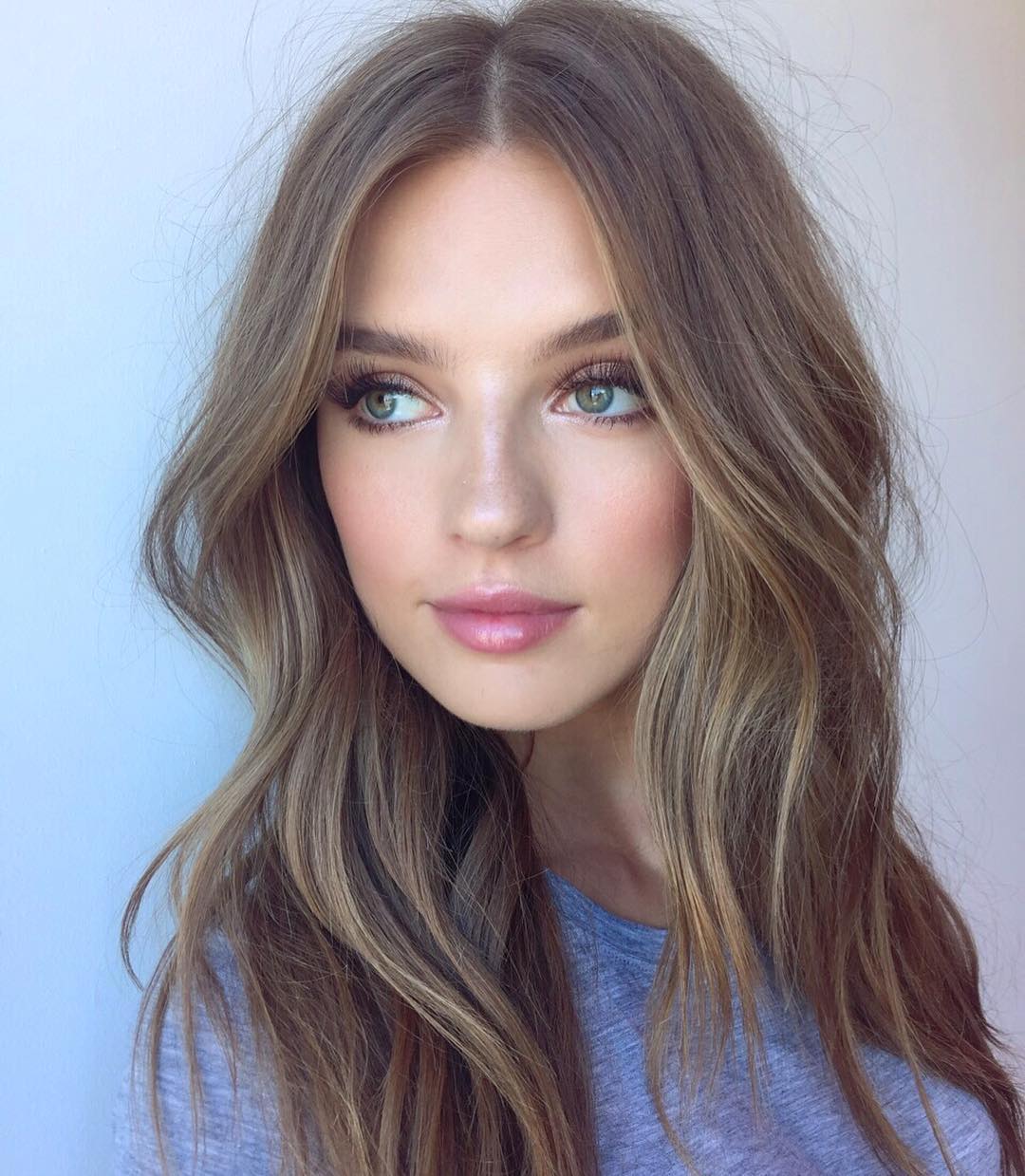 20 Dazzling Hair Colors for Pale Skin to Choose in 2025