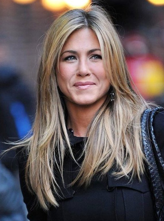 jennifer aniston long hair