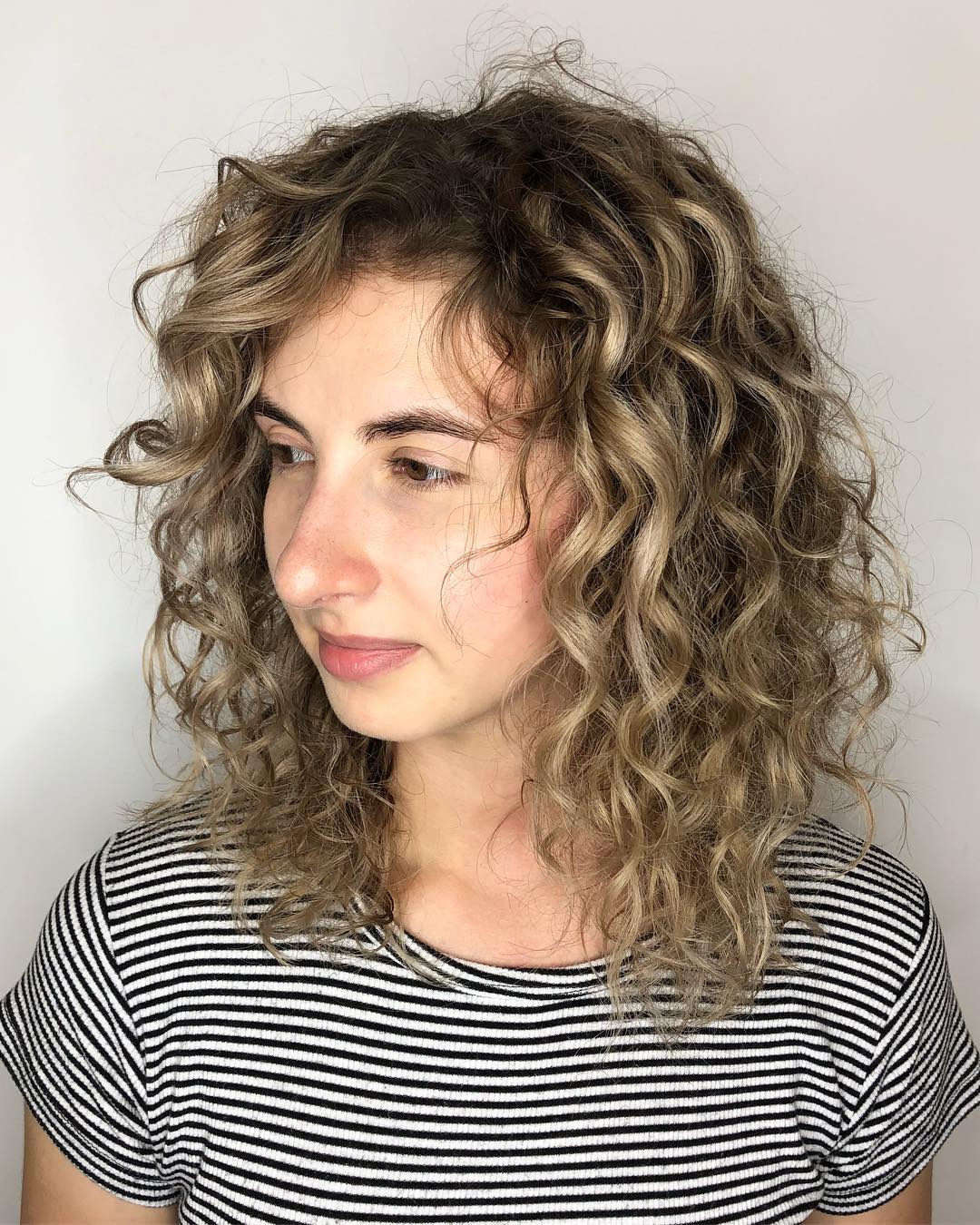 20 Chicest Hairstyles for Thin Curly Hair - The Right ... (500 x 625 Pixel)