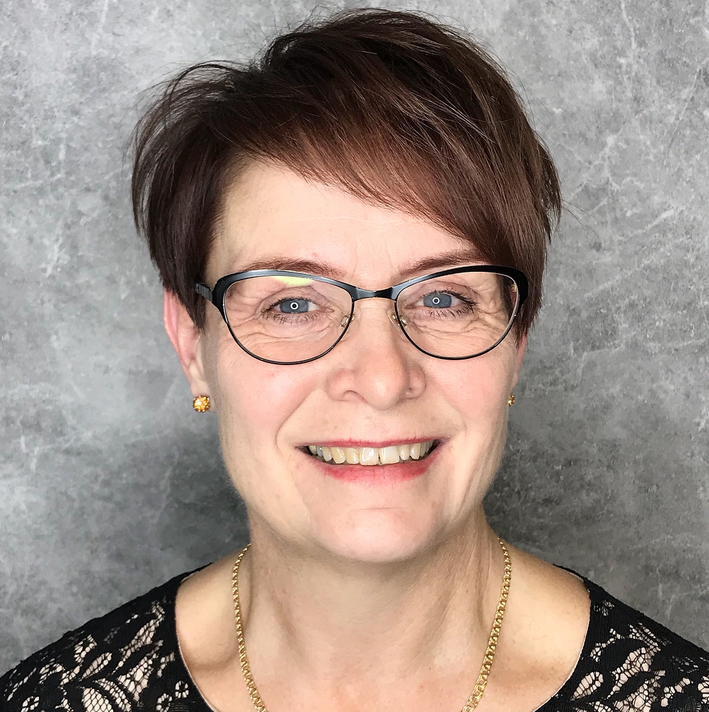 20 Best Hairstyles for Women over 50 with Glasses (500 x 502 Pixel)