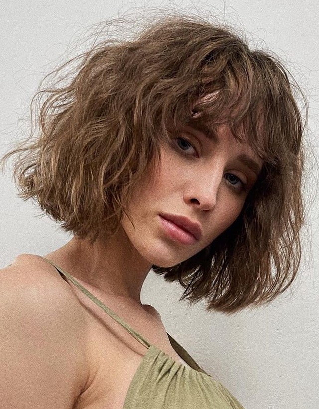 30 Ways to Sport Wavy Hair with Bangs in a Stunning Way