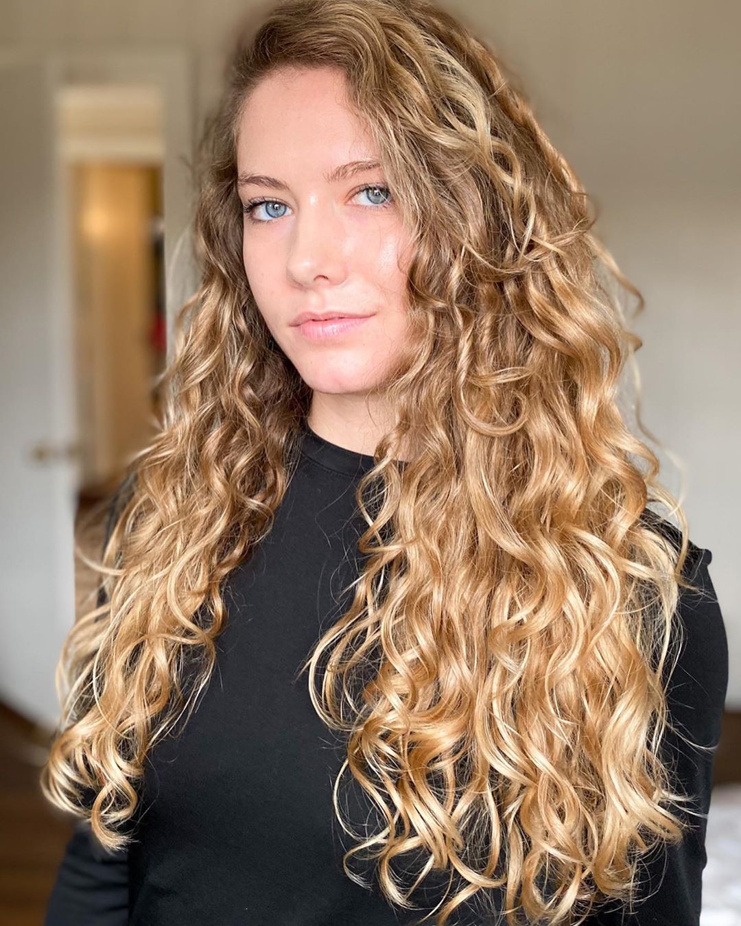 12 Tricks To Modify The Curly Girl Method For Wavy Hair In 2022 