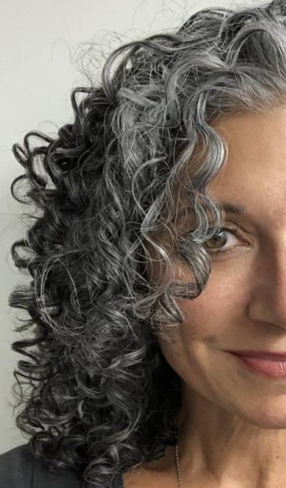 8 Tips for Women with Gray Curly Hair to Embrace Its Natural Color and