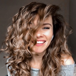 5-Step Test to See if Your Frizzy Hair Can Be Wavy or Curly