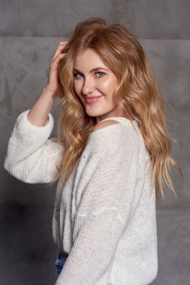 7 Easy Techniques to Curl Hair with a Straightener and a Wand