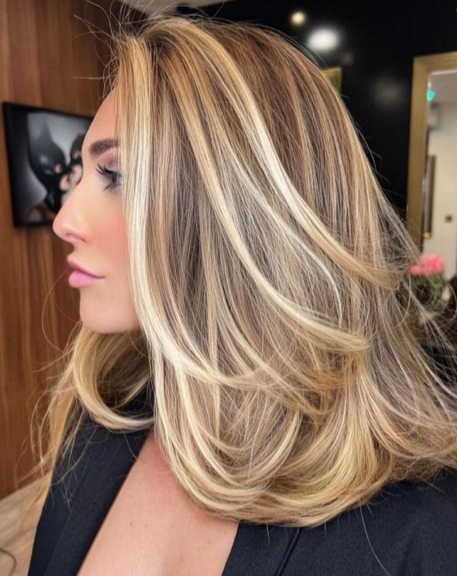 30 Best Ways To Rock Blonde Hair With Dark Roots In 2025 30 Best Ways To Rock Blonde Hair With Dark Roots In 2025