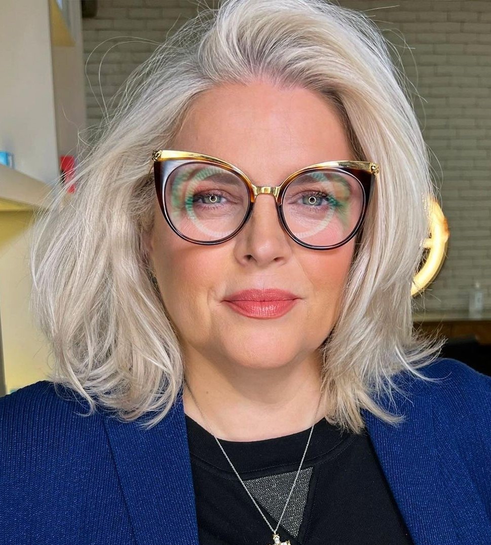 30 Fabulous Hairstyles For Women Over 60 With Round Face Shapes