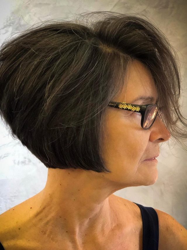 15 Short Hairstyles for Women Over 50 - The Right Hairstyles