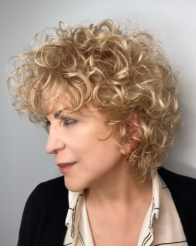 20 Refreshing Curly Bob Hairstyles for Women Over 50