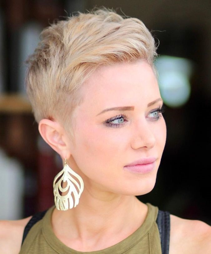 The Right Hairstyles to Make Your Neck Look Longer or Shorter