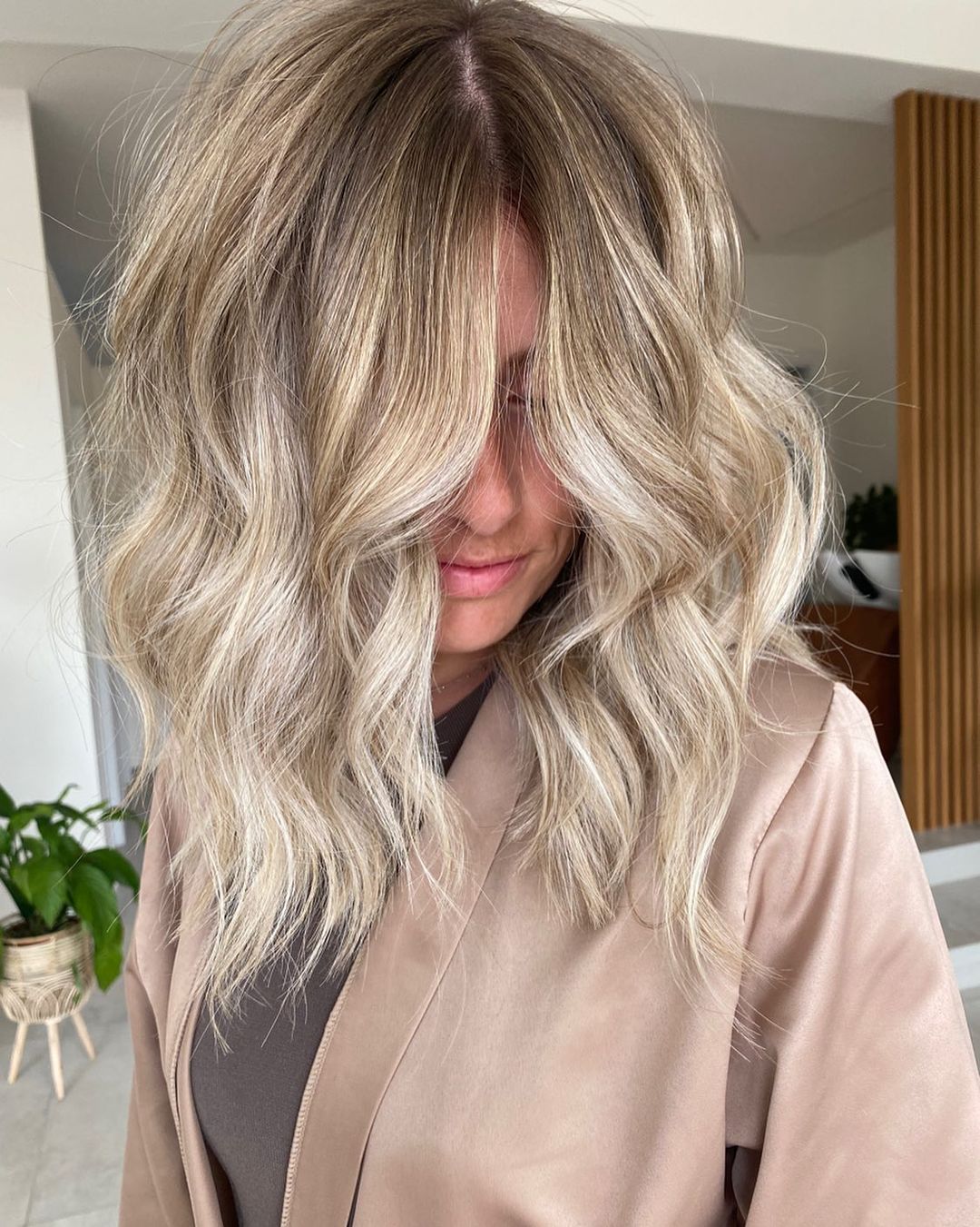 15 Lavish Cashmere Blonde Hair Ideas for 2024
