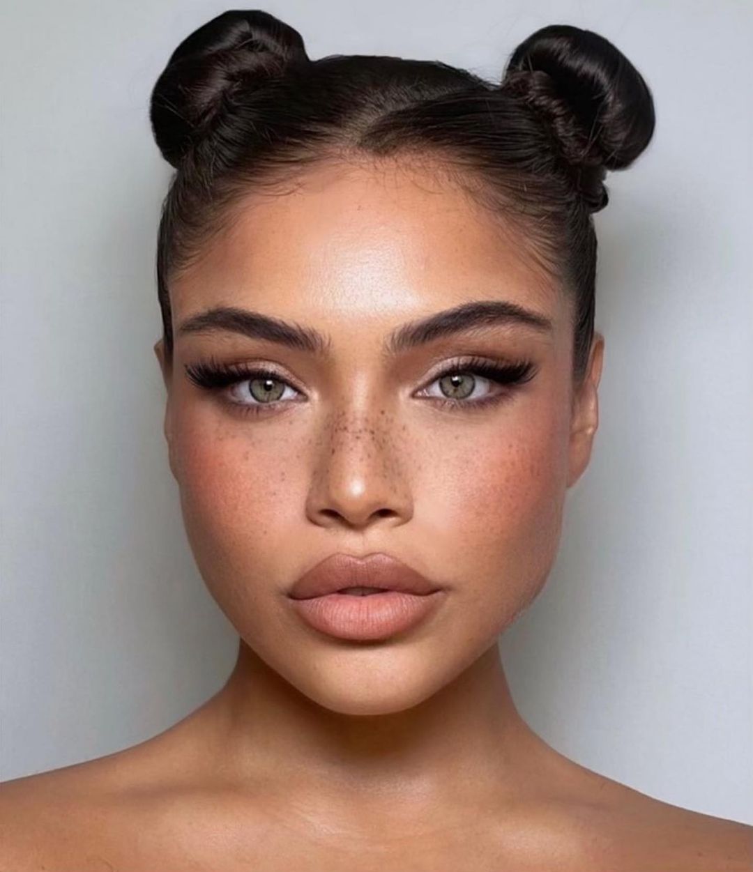 20 Fun Space Buns Ideas for Cute and Effortless Everyday Looks