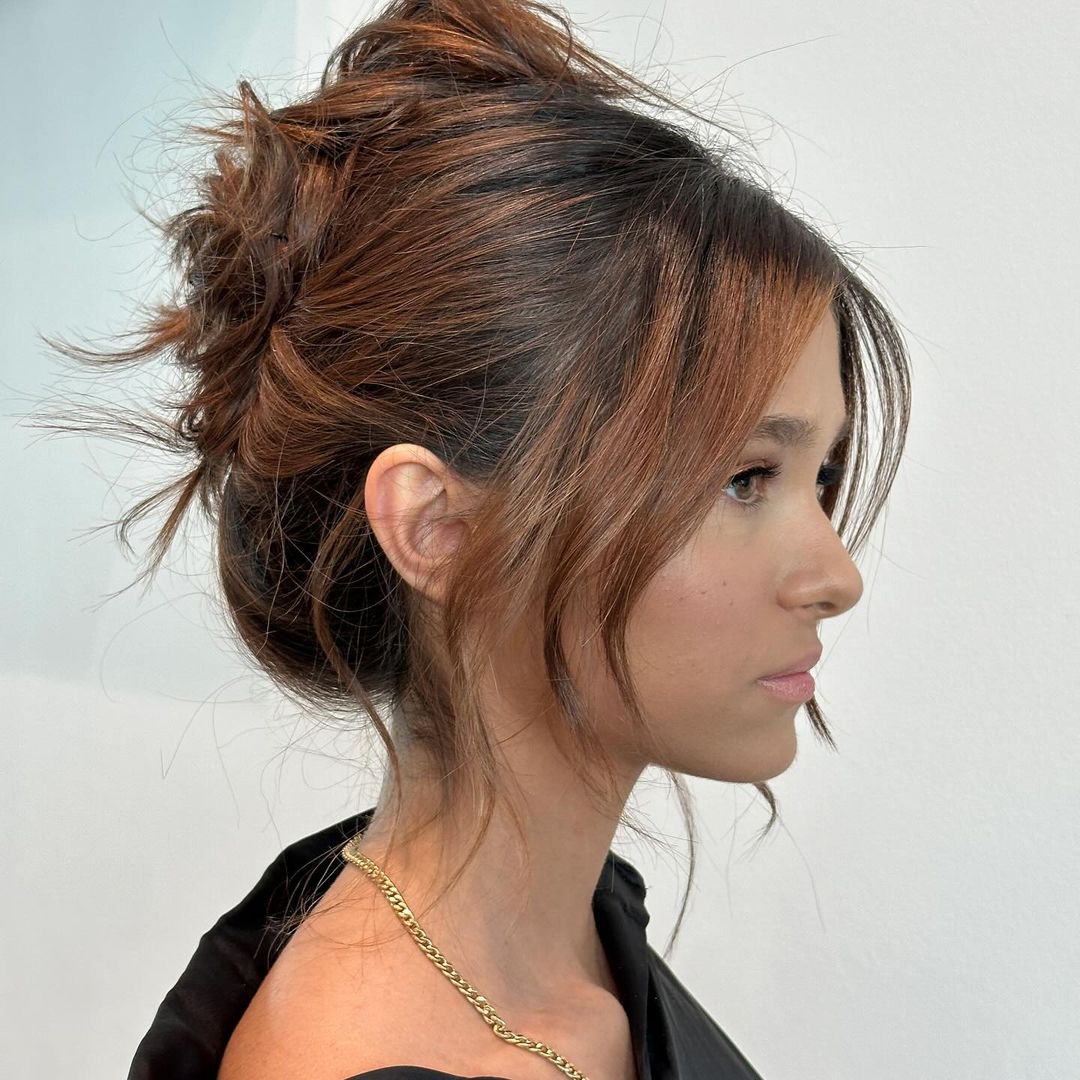 13 Hairstyles for Small Faces That Perfectly Balance Proportions