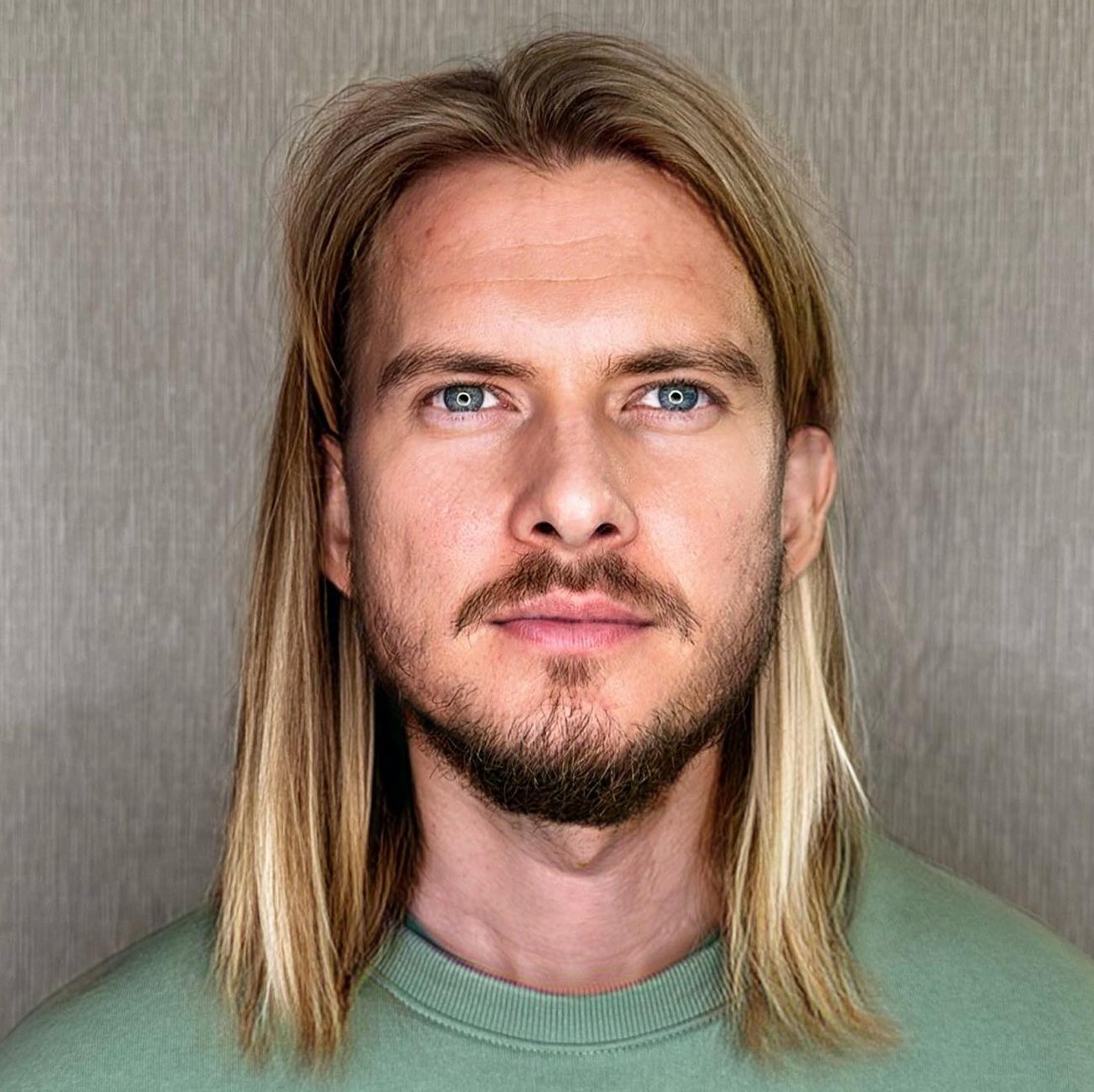 Mens Shoulder-Length Layered Hairstyle