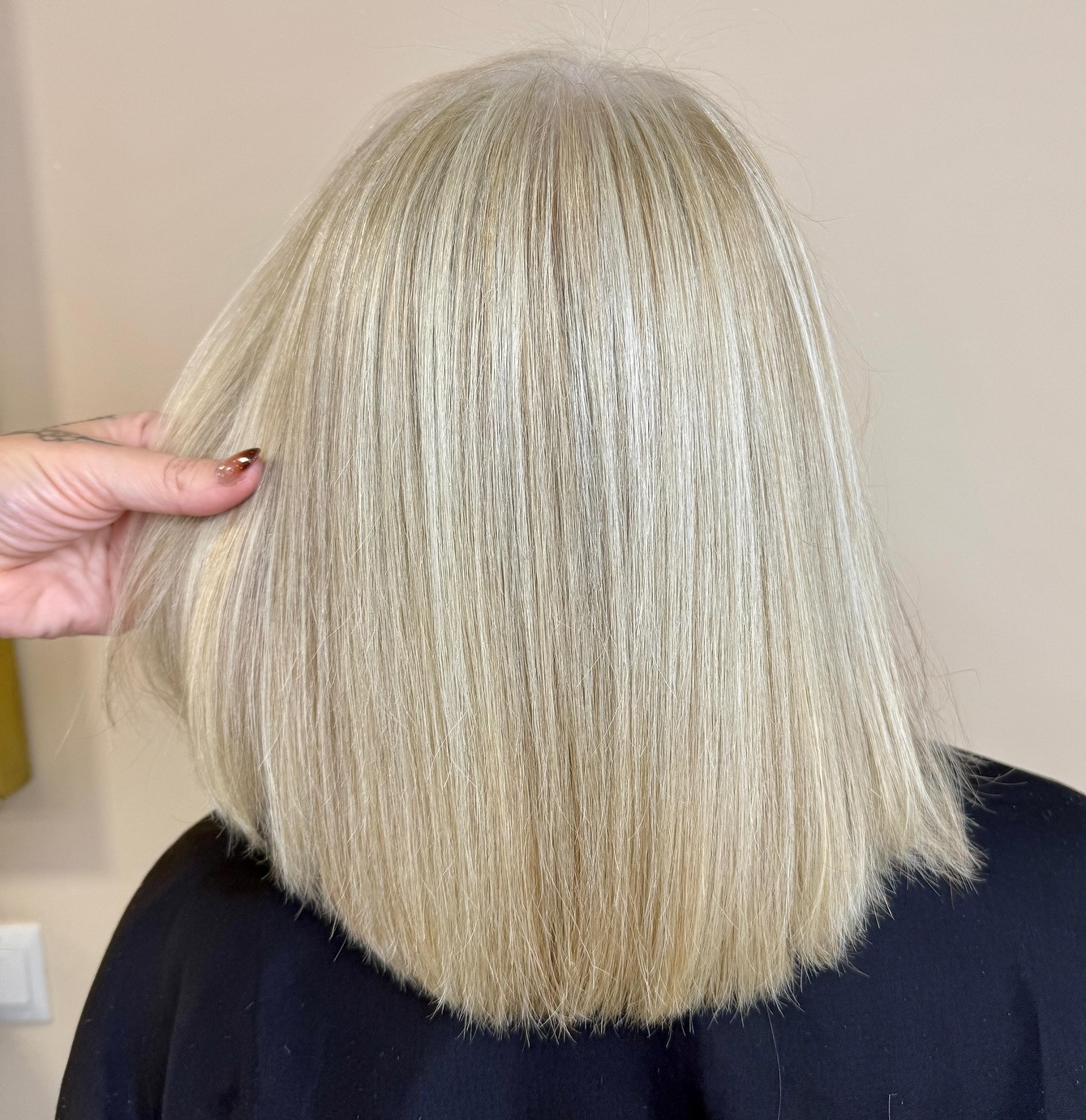 Mid-Length Blunt Hairstyle
