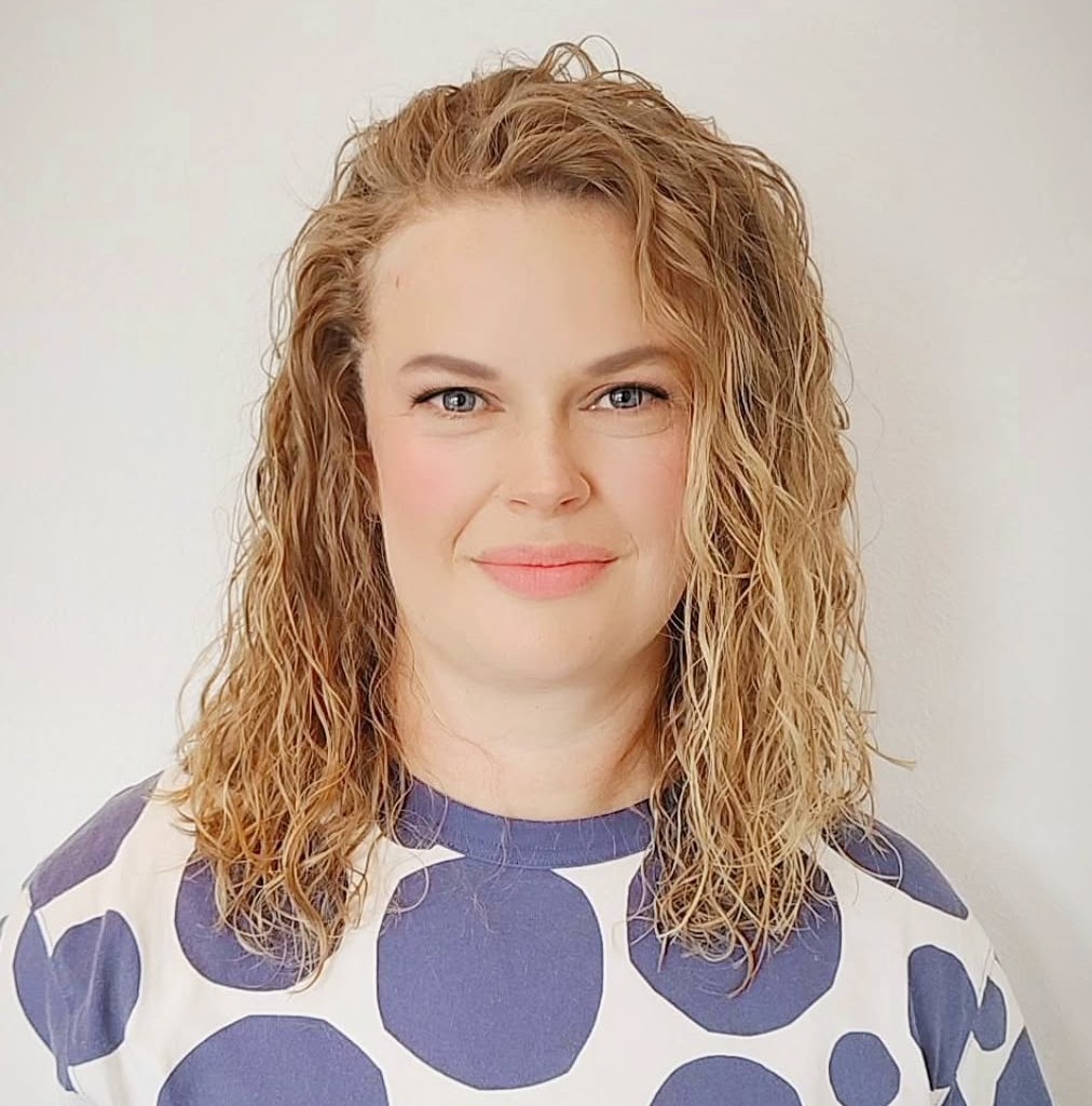 Loose Curl Mid-Length Perm