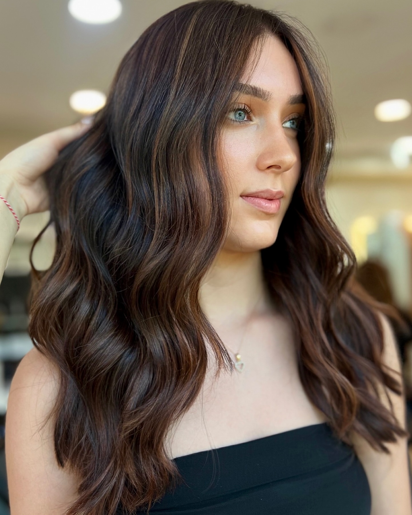 Muted Face-Framing Caramel Highlights