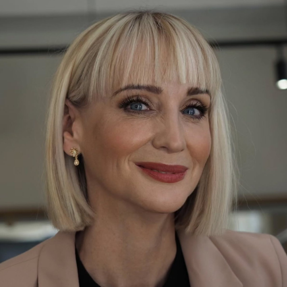 Blunt Bangs Style For Oval Faces